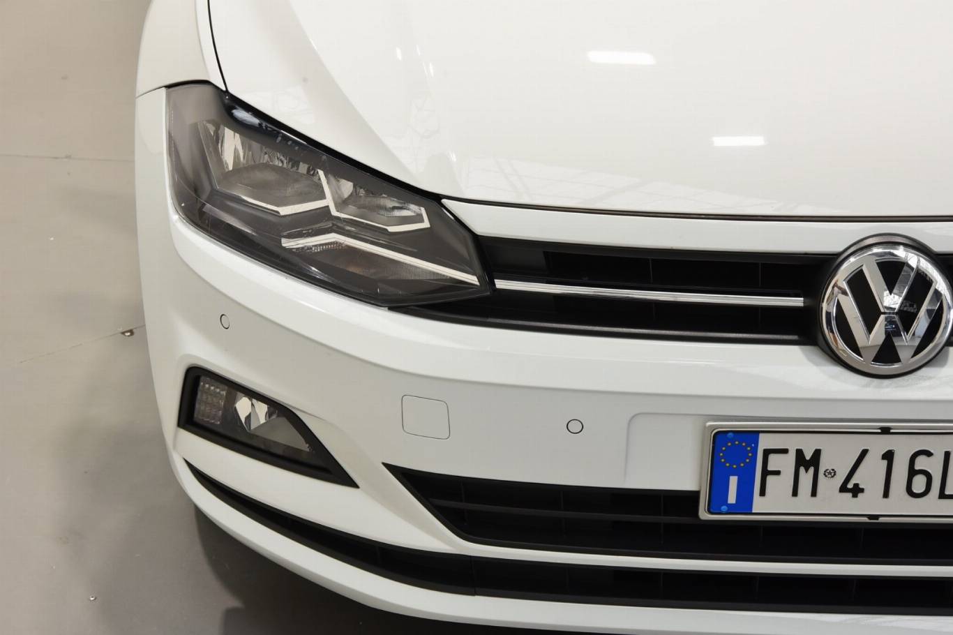 VOLKSWAGEN Polo 17