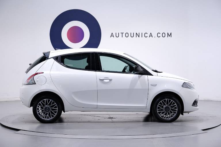 LANCIA Ypsilon 4
