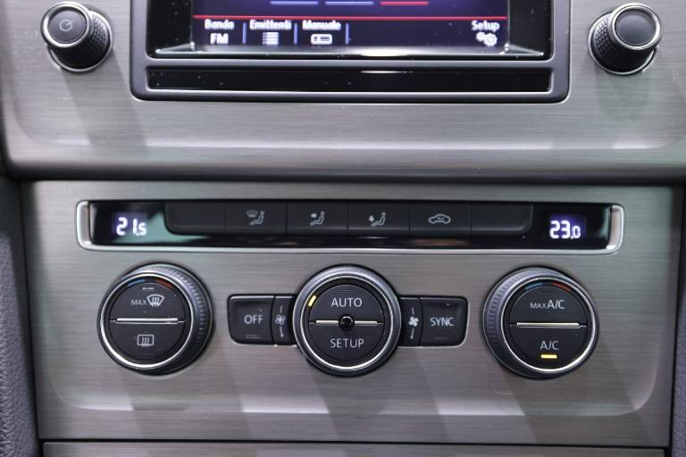 VOLKSWAGEN Golf 26