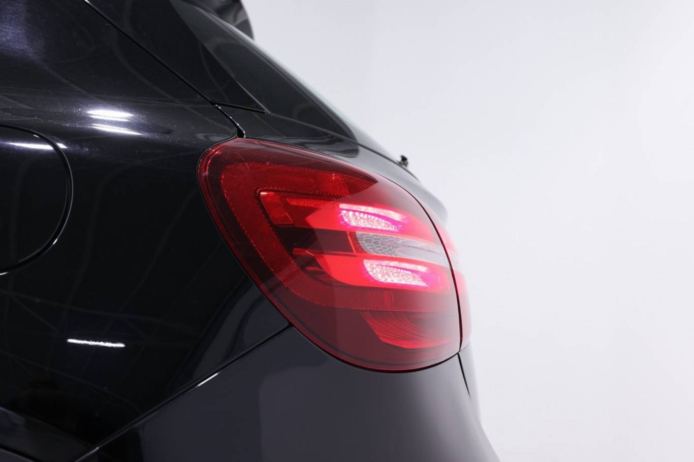 MERCEDES-BENZ GLA 200 36