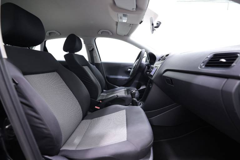 VOLKSWAGEN Polo 36