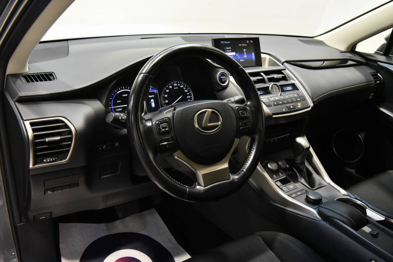 LEXUS NX 300h 3