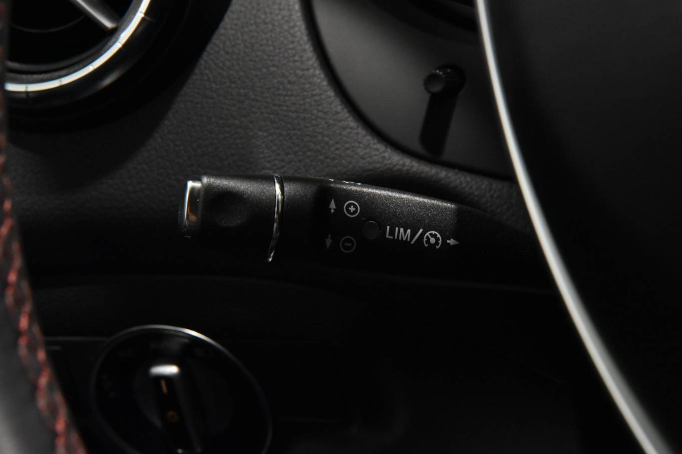 MERCEDES-BENZ CLA 180 37