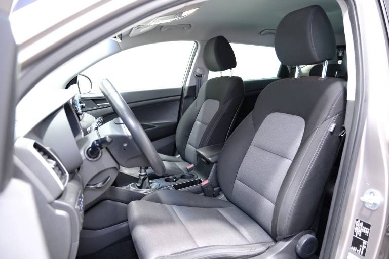HYUNDAI Tucson 6