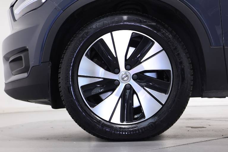 VOLVO XC40 9
