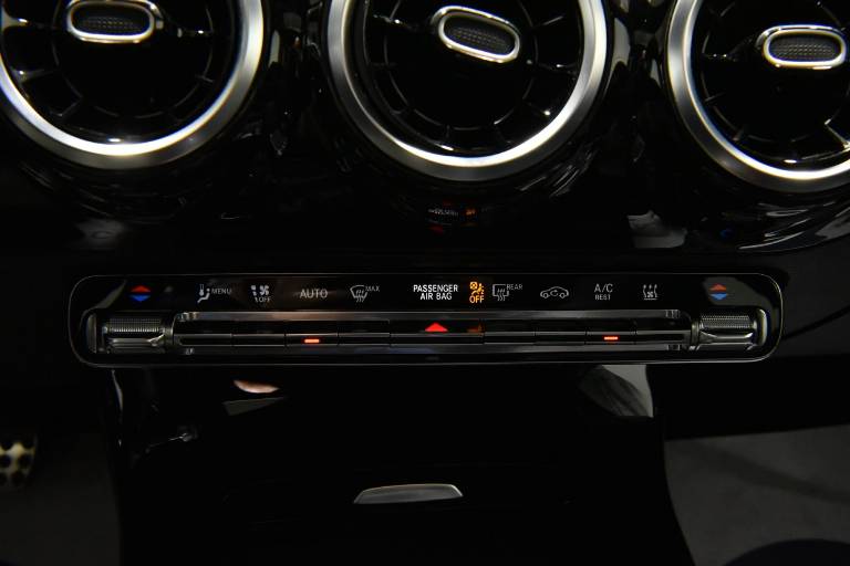 MERCEDES-BENZ A 250 11