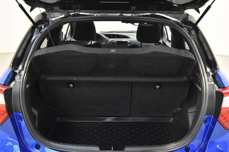 TOYOTA Yaris 13