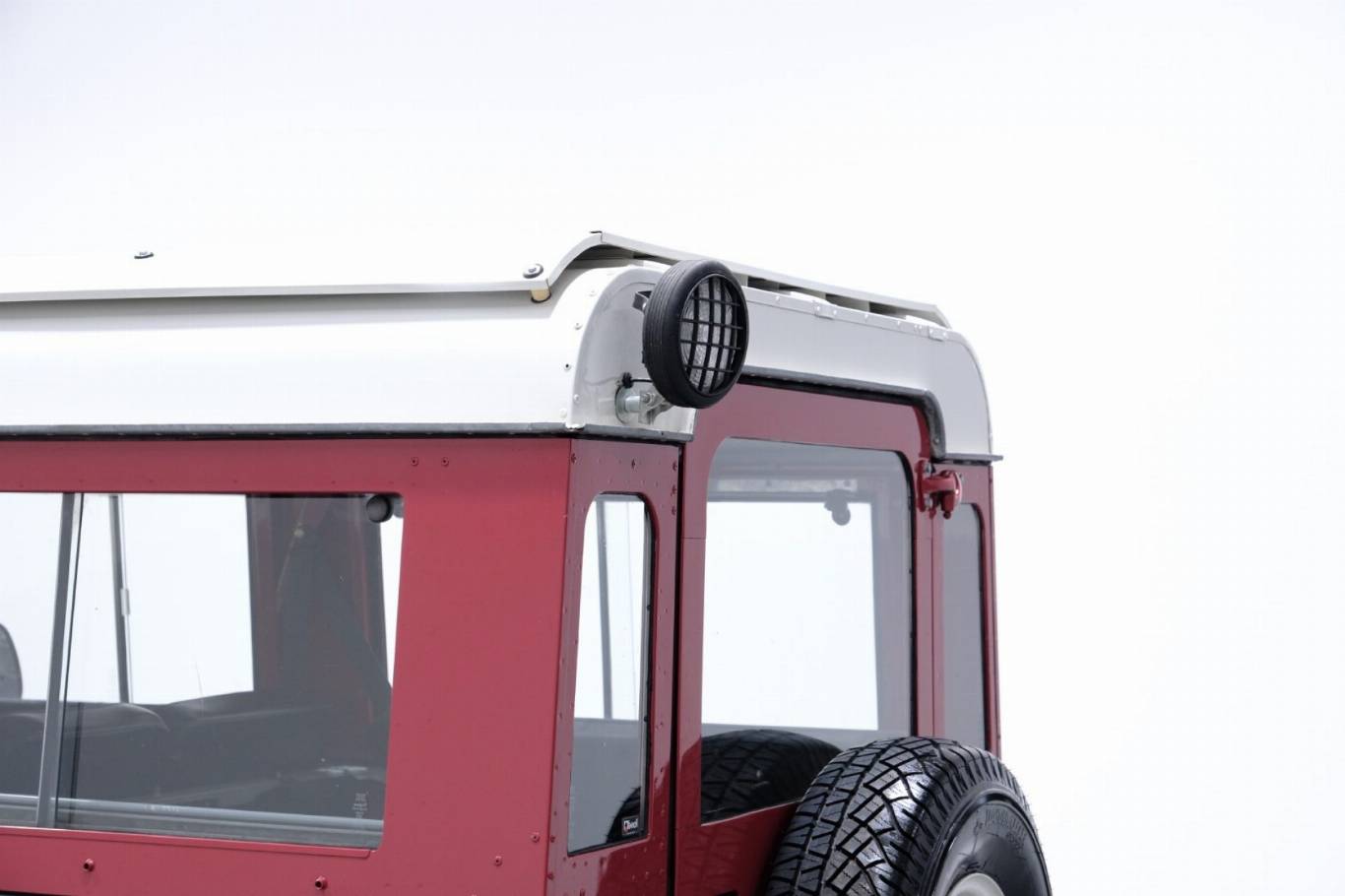 LAND ROVER Defender 37