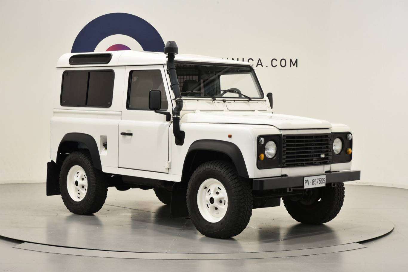 LAND ROVER Defender 29