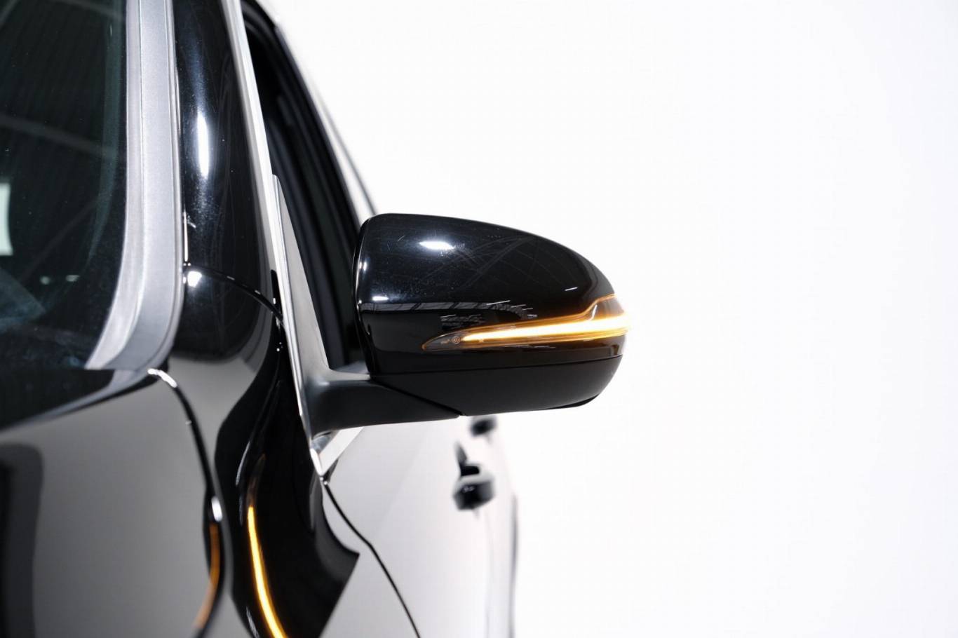 MERCEDES-BENZ GLB 200 53