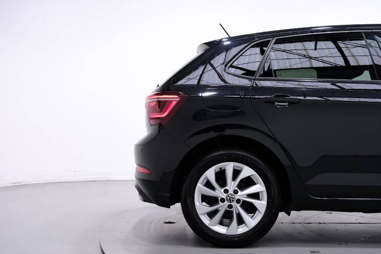 VOLKSWAGEN Polo 49