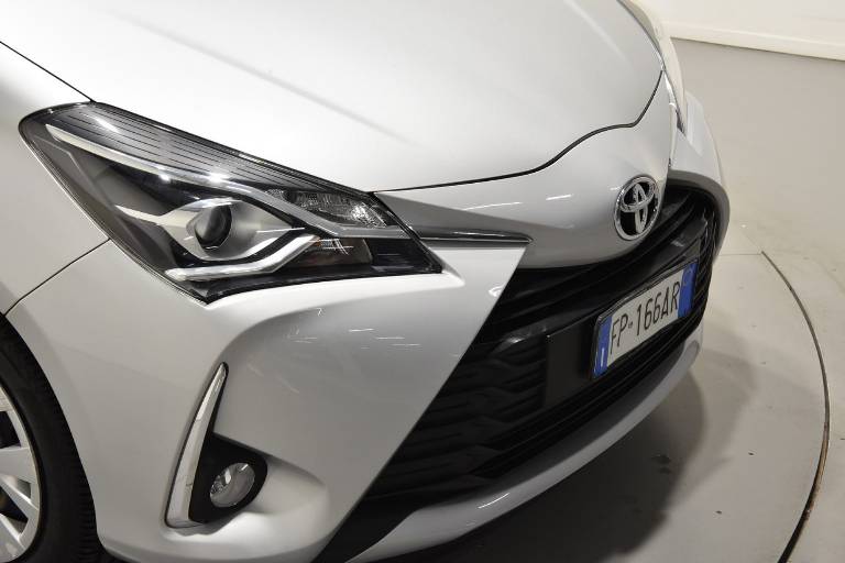TOYOTA Yaris 35
