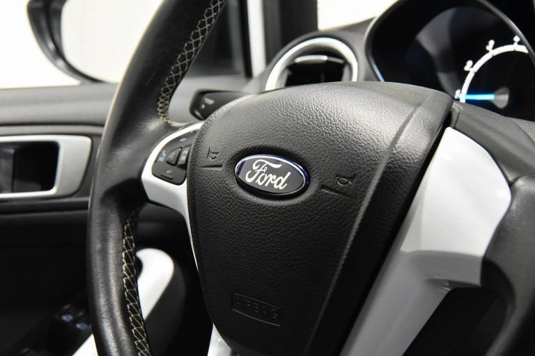 FORD Fiesta 24