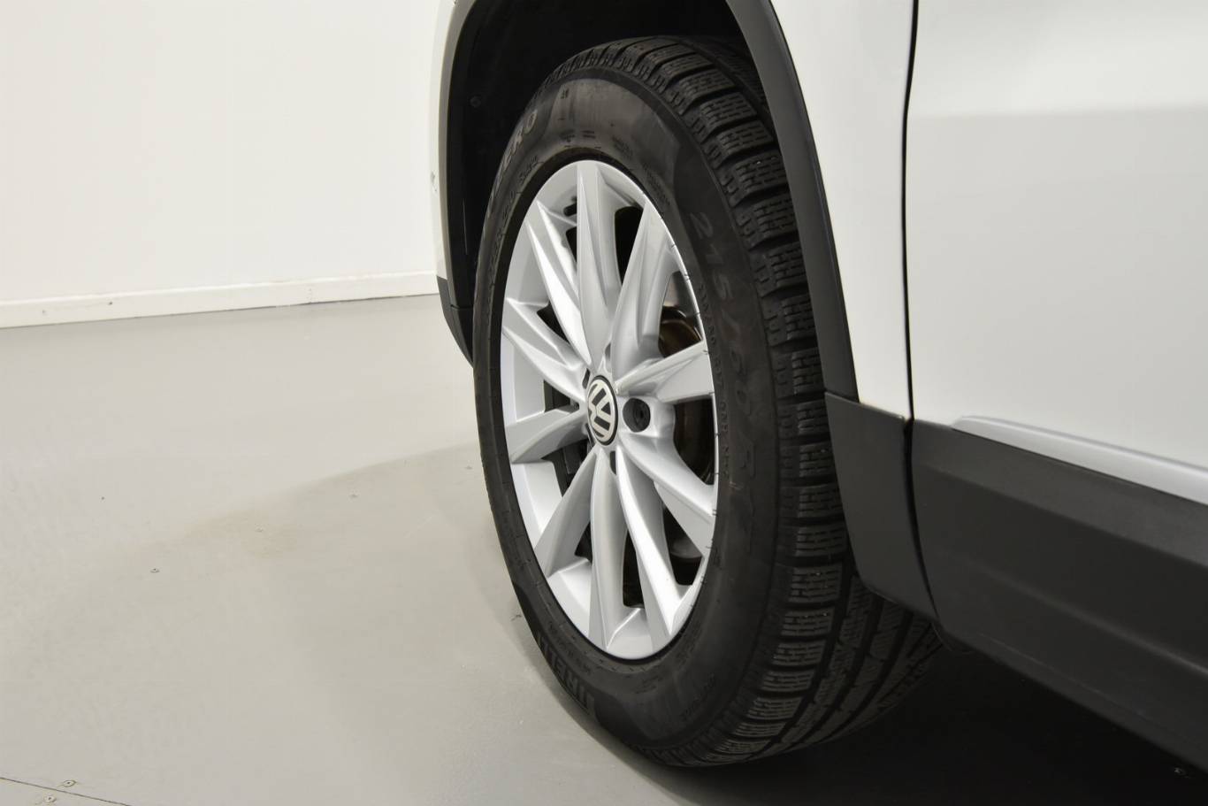 VOLKSWAGEN Tiguan 8