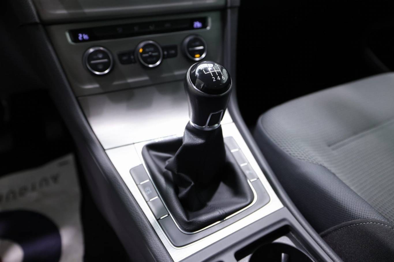 VOLKSWAGEN Golf 27