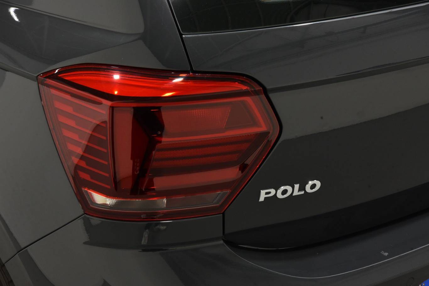 VOLKSWAGEN Polo 45