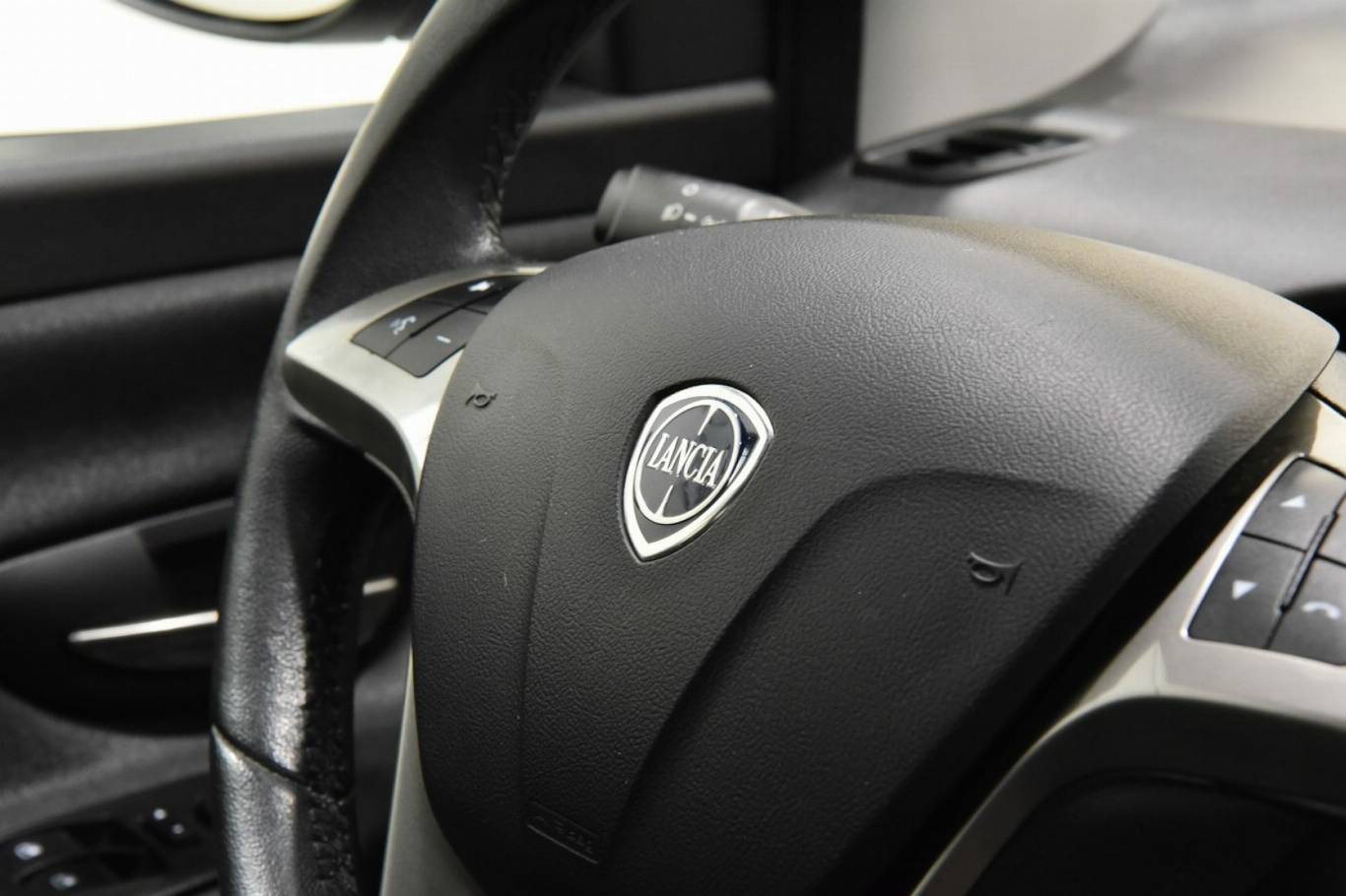 LANCIA Ypsilon 9