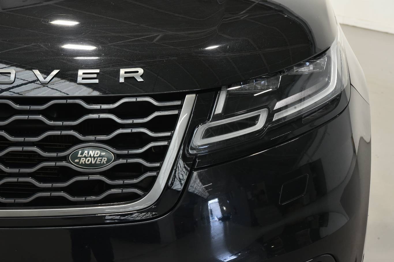 LAND ROVER Range Rover Velar 12
