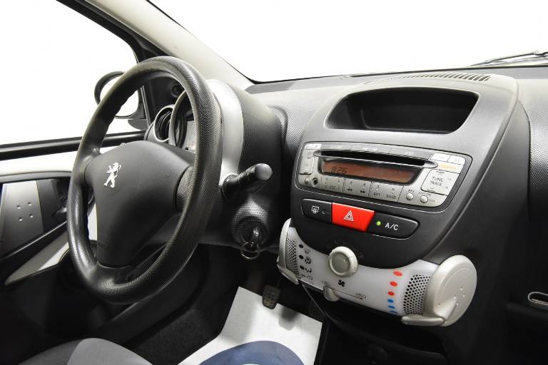 PEUGEOT 107 26