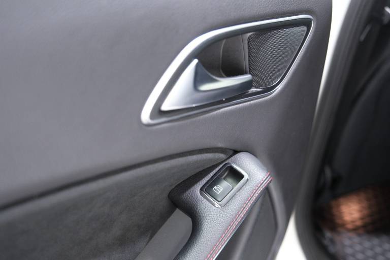 MERCEDES-BENZ GLA 220 41