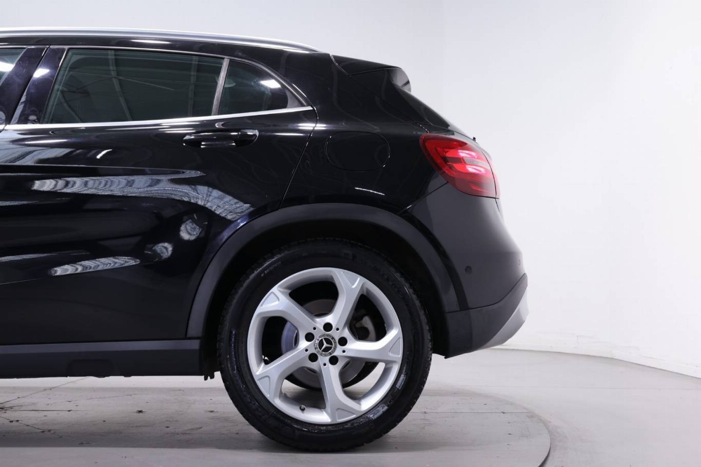 MERCEDES-BENZ GLA 200 35