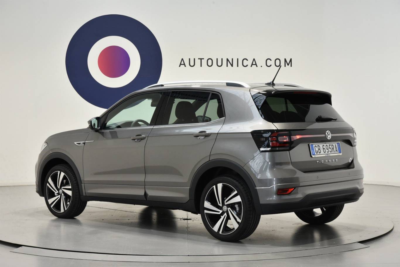 VOLKSWAGEN T-Cross 2