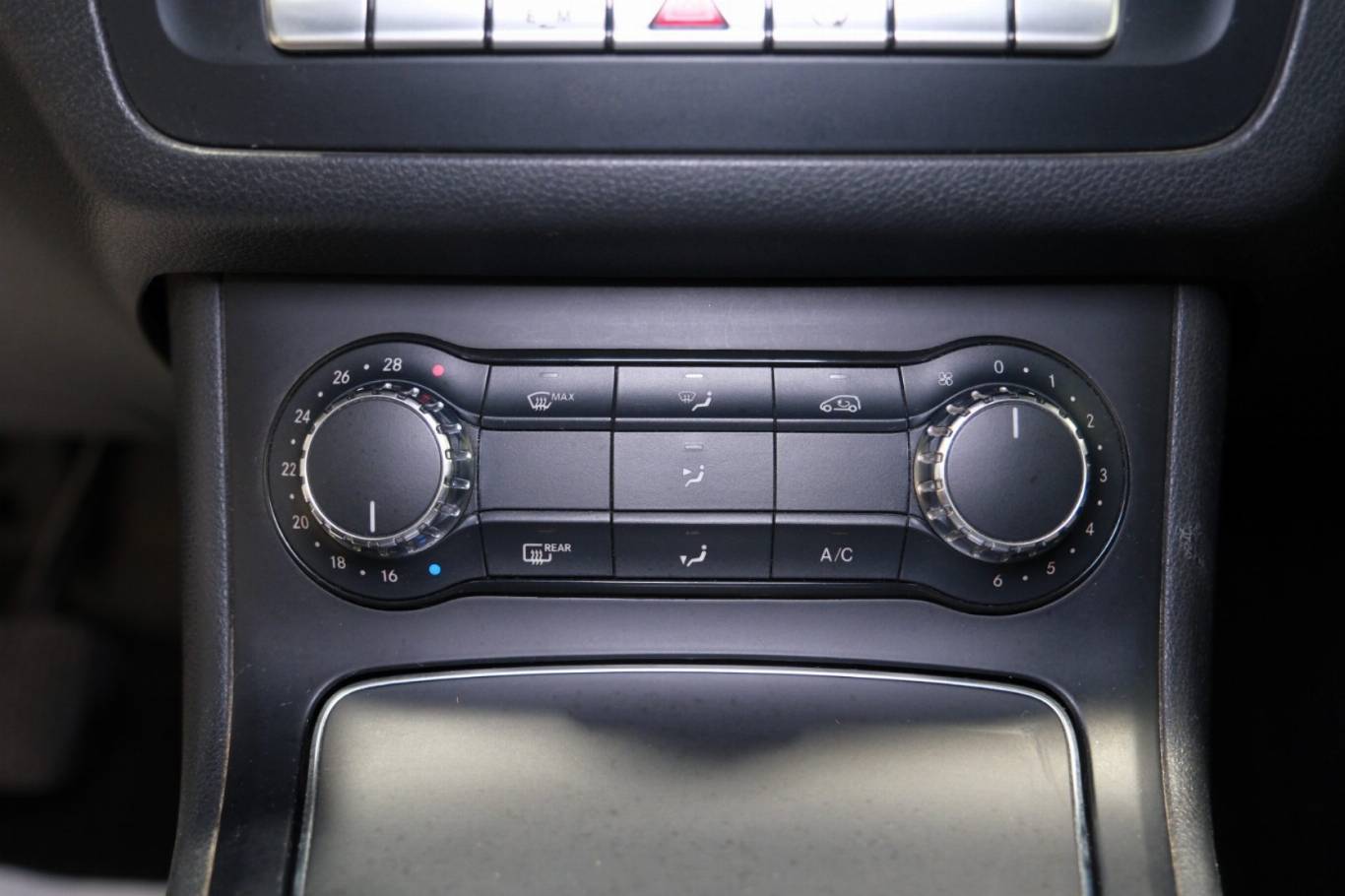 MERCEDES-BENZ B 180 27
