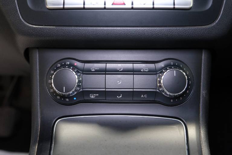MERCEDES-BENZ B 180 27