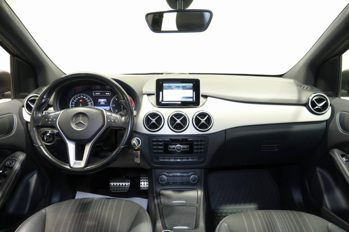 MERCEDES-BENZ B 180 10