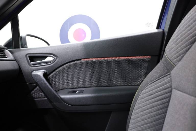 RENAULT Captur 32