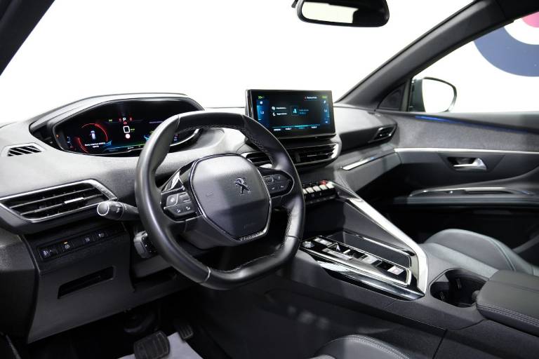 PEUGEOT 3008 5