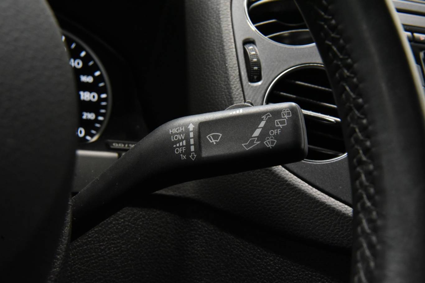 VOLKSWAGEN Tiguan 27