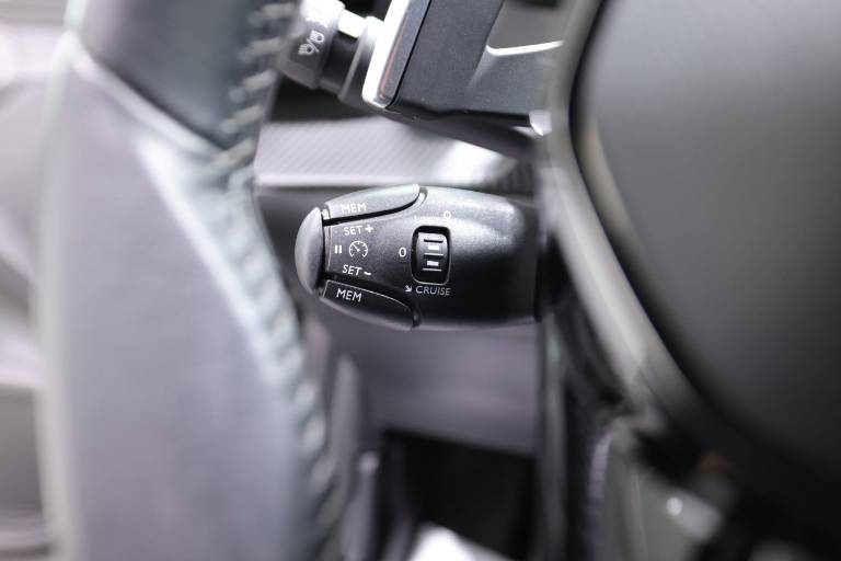 PEUGEOT 208 22