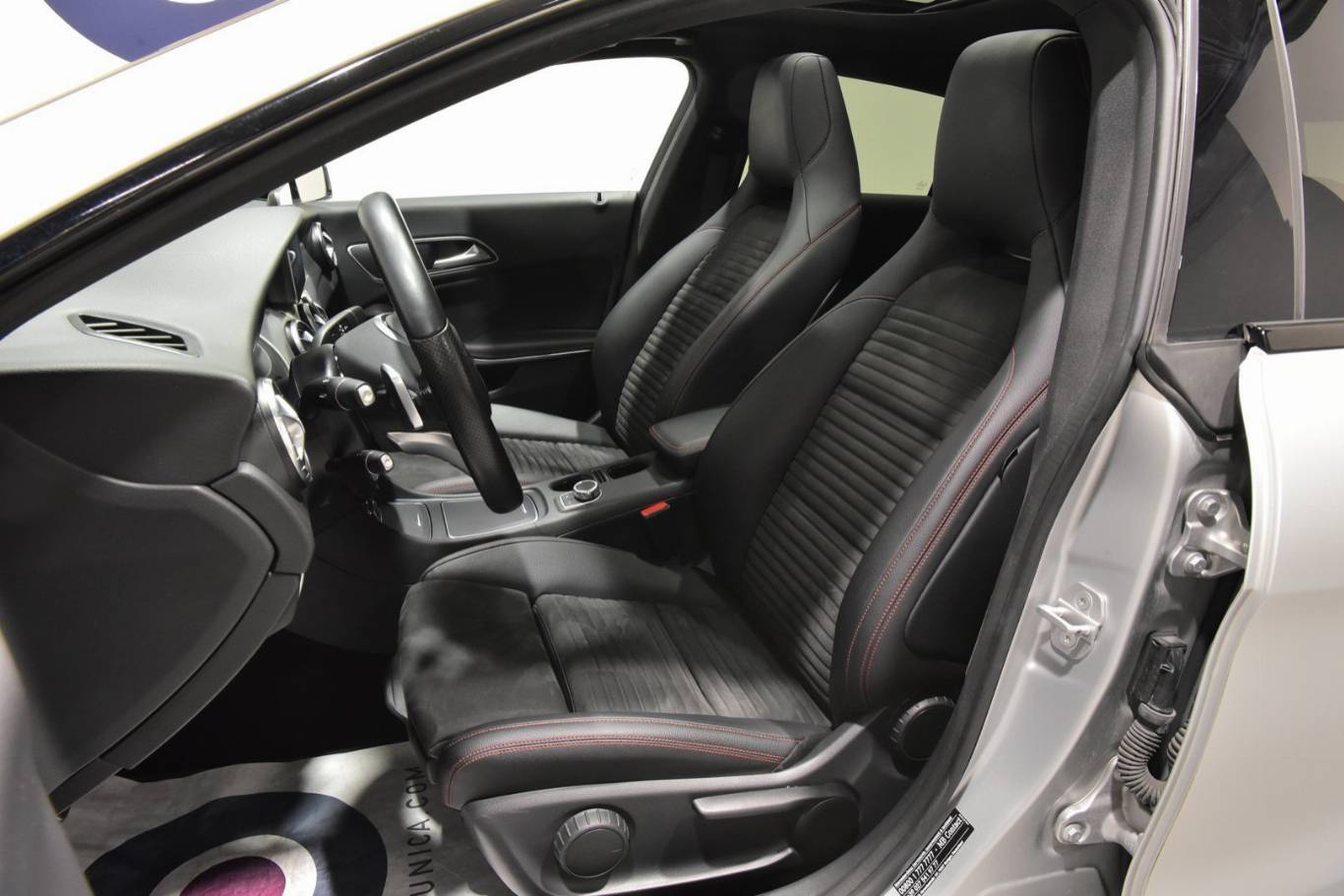 MERCEDES-BENZ CLA 220 4