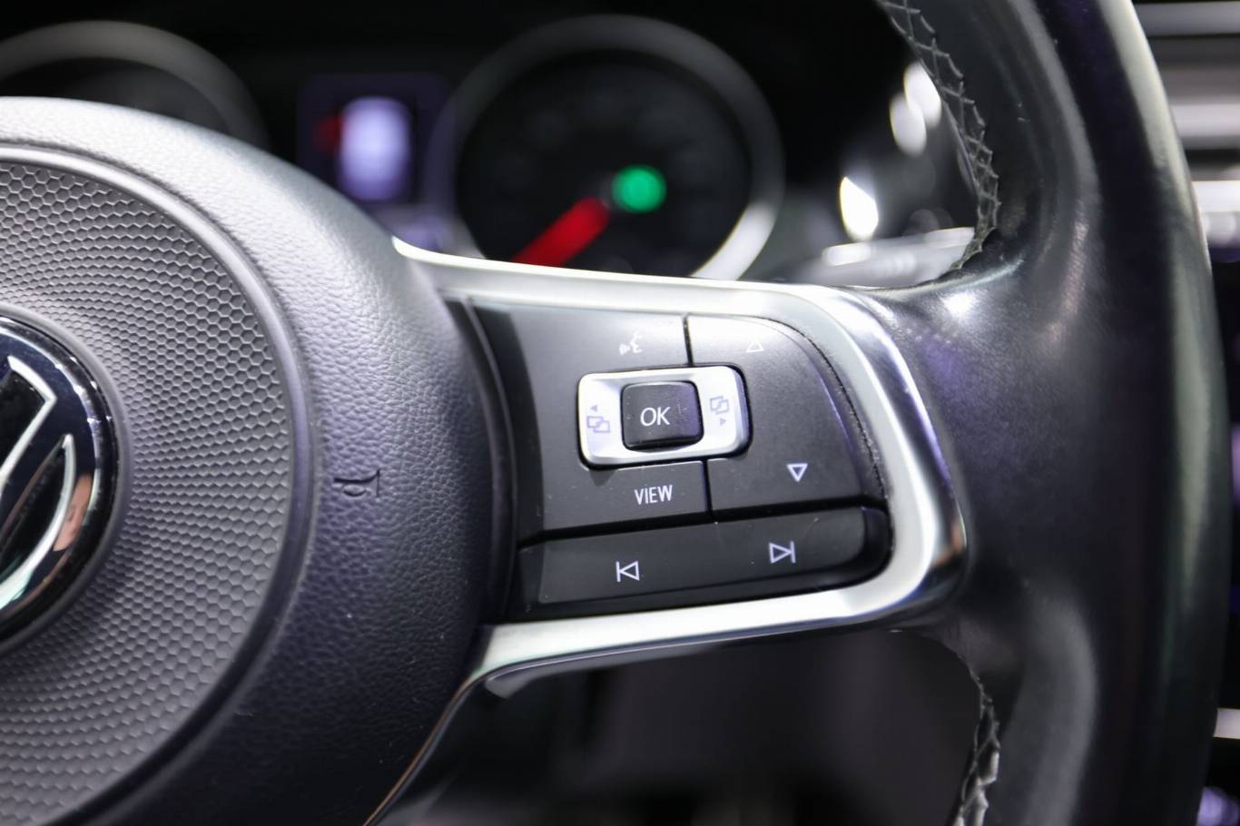 VOLKSWAGEN Golf 21