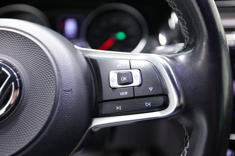 VOLKSWAGEN Golf 21