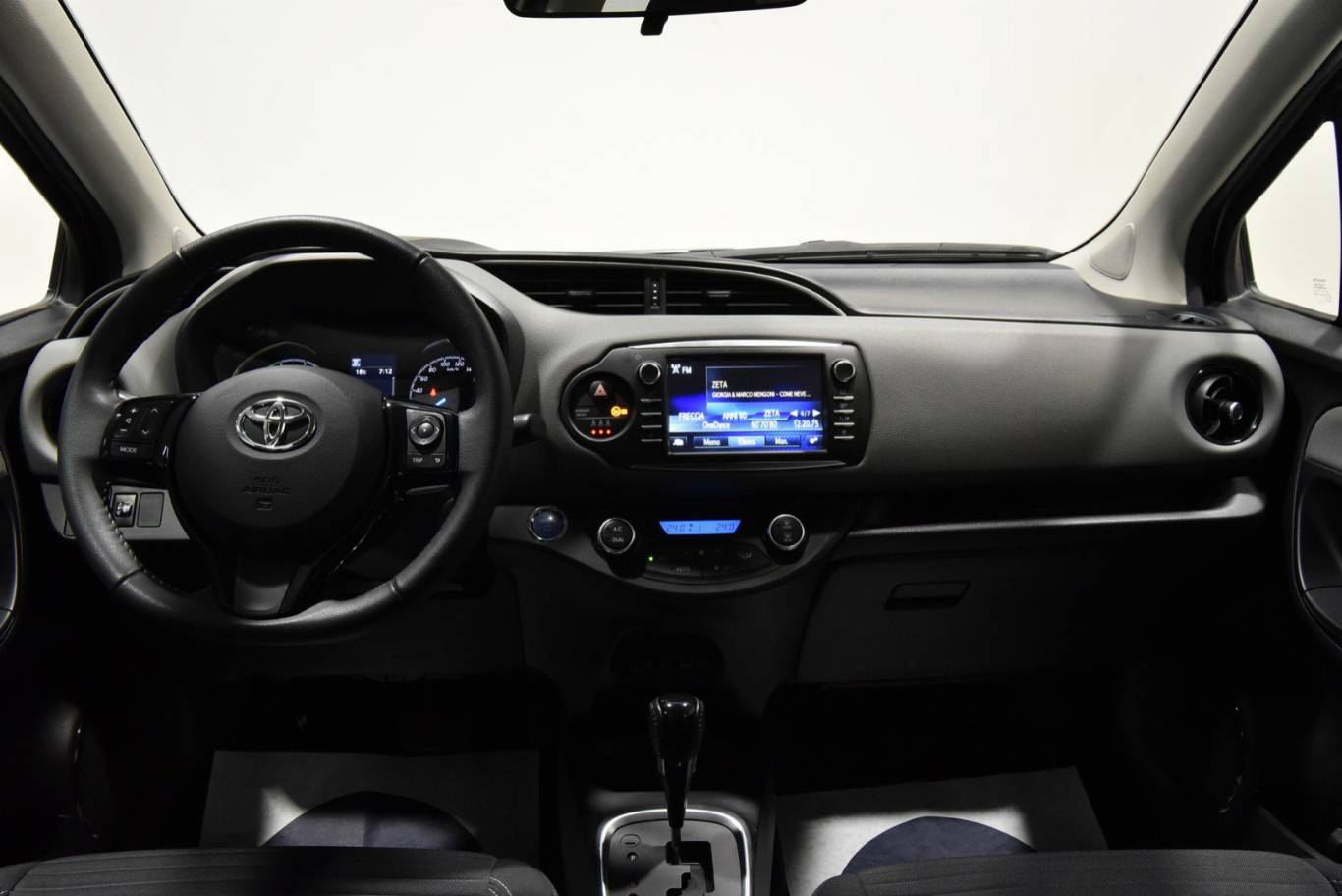TOYOTA Yaris 22