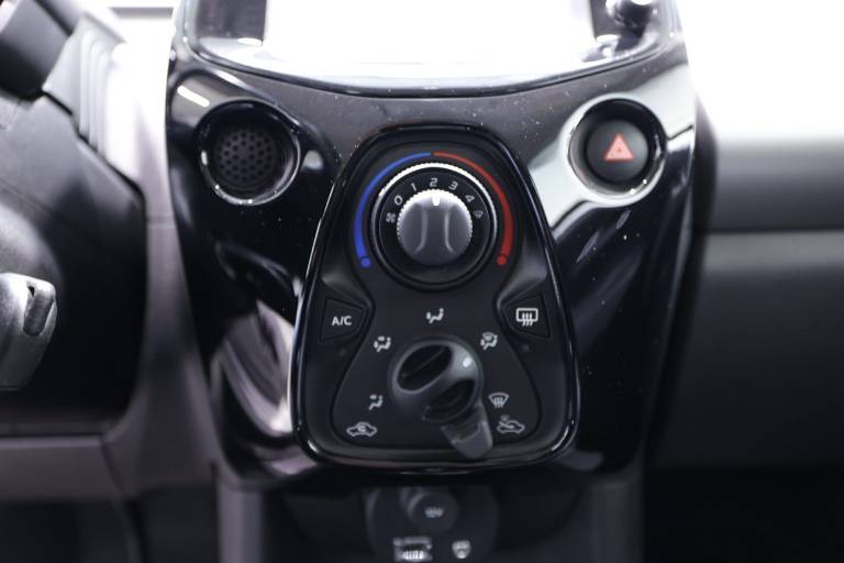 PEUGEOT 108 24
