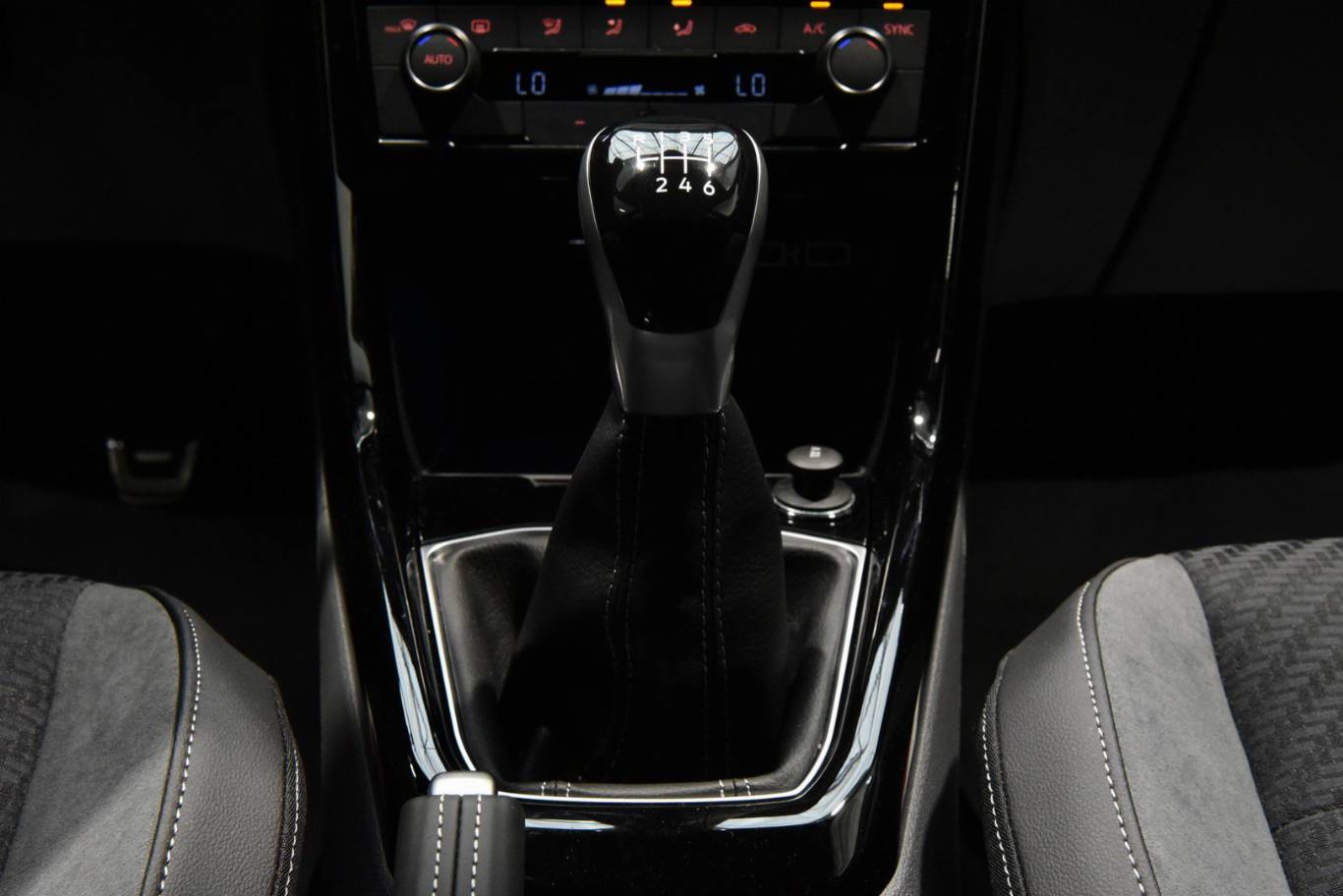 VOLKSWAGEN T-Cross 10