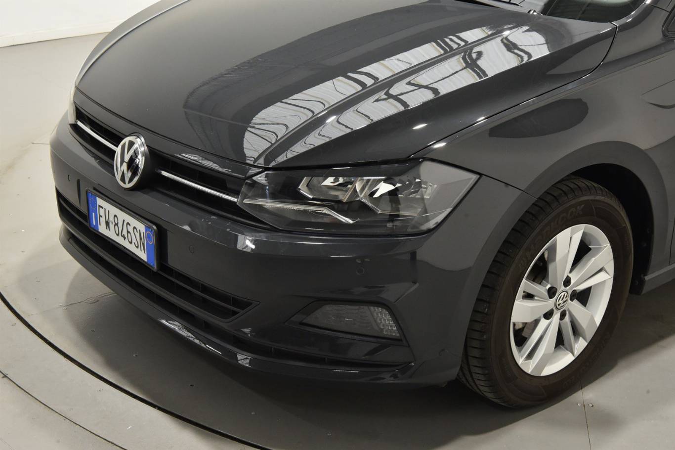 VOLKSWAGEN Polo 14