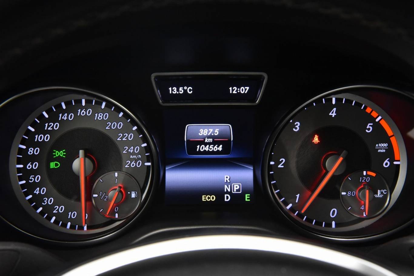 MERCEDES-BENZ CLA 200 31