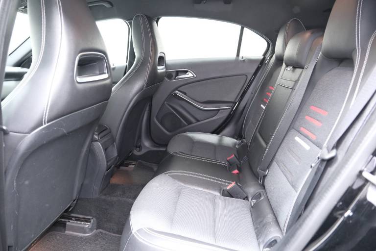 MERCEDES-BENZ A 180 37