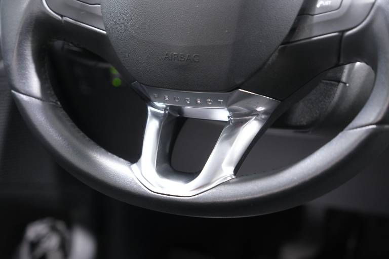 PEUGEOT 208 36