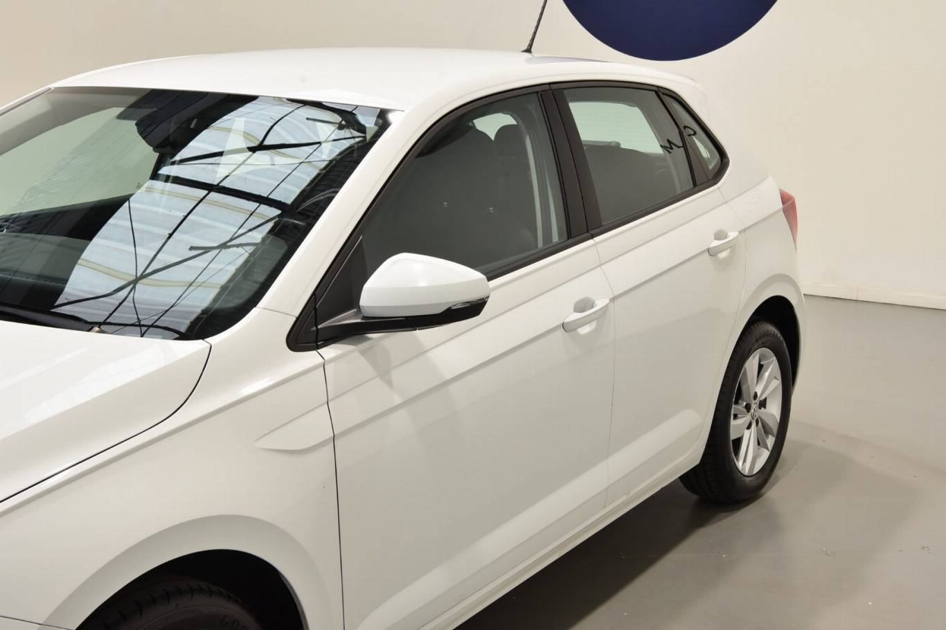 VOLKSWAGEN Polo 42