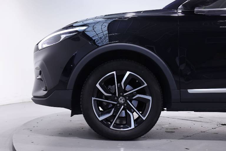 MG ZS 18