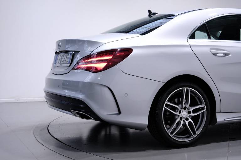 MERCEDES-BENZ CLA 220 56