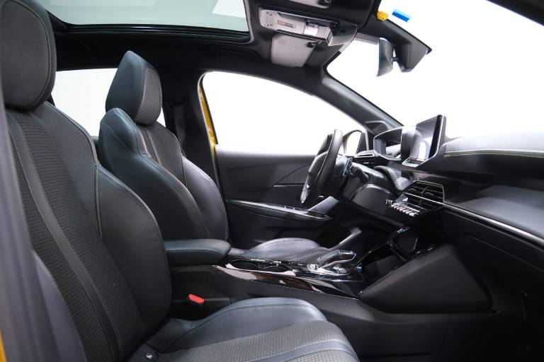PEUGEOT 208 65