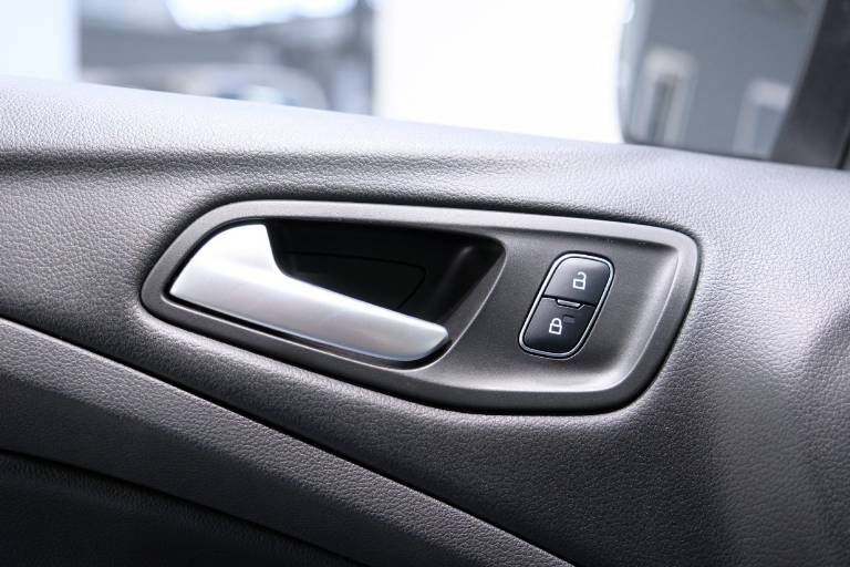 FORD Kuga 38