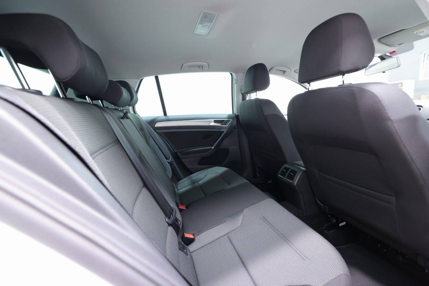 VOLKSWAGEN Golf 43