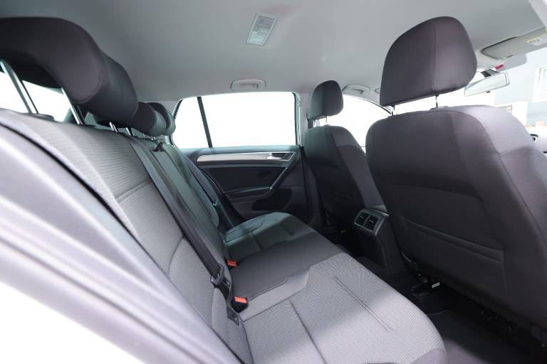 VOLKSWAGEN Golf 43